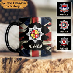 Personalisierte Tasse mit britischem Feuerwehr-Logo, individueller Name und Uhrzeit bedruckt