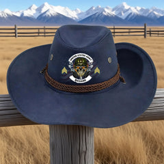 jimeng-2025-06-27-9526-把背景的美国国旗换成雪山枯草地背景,挂到一个栅栏上