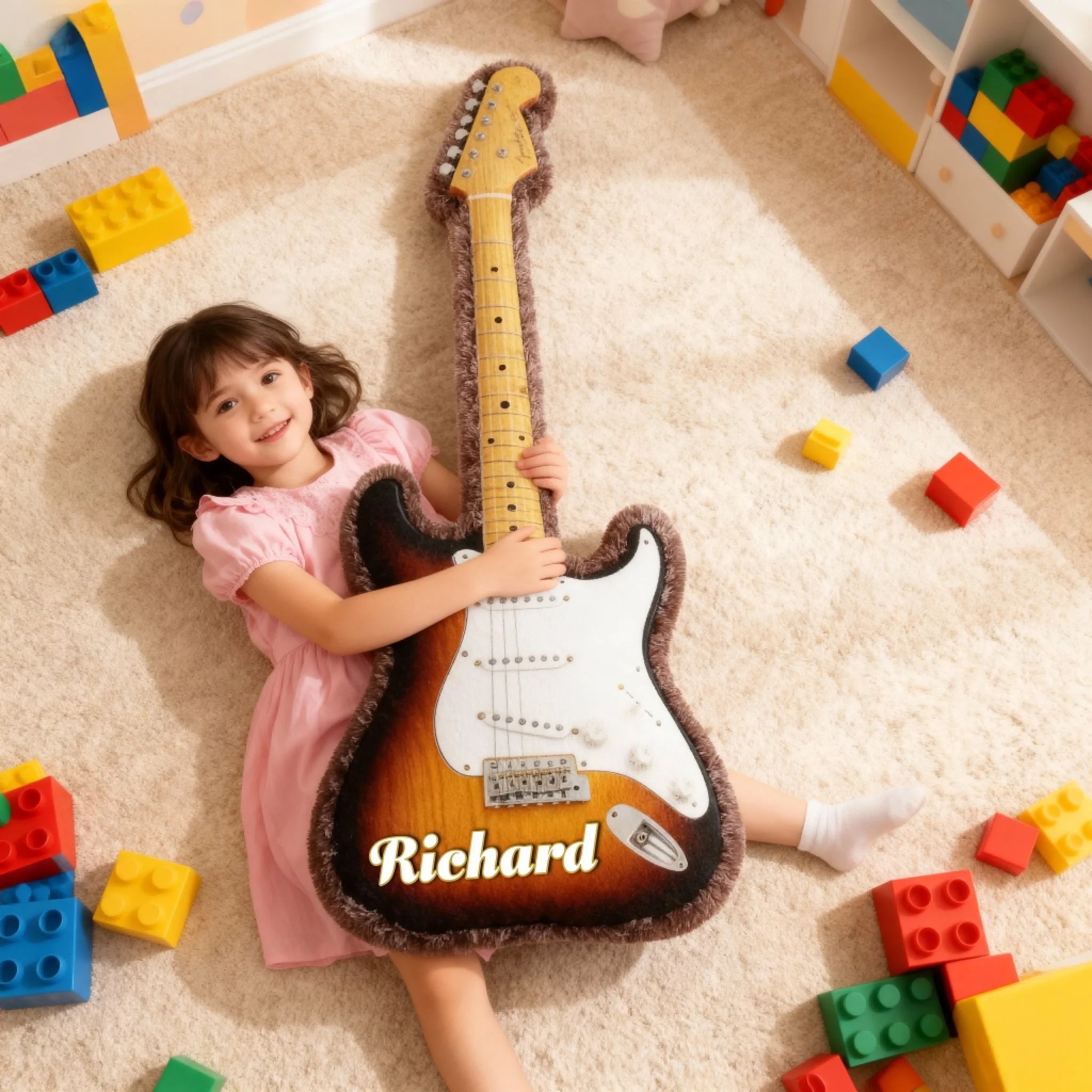 jimeng-2025-10-23-7696-编辑图1,背景改为儿童房地毯,吉他抱枕被小女孩抱在怀里(露出上半身),周围散落彩...