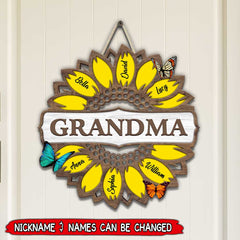 Personalisiertes Familienschild „Oma Mama“ in Sonnenblume-Form aus Holz